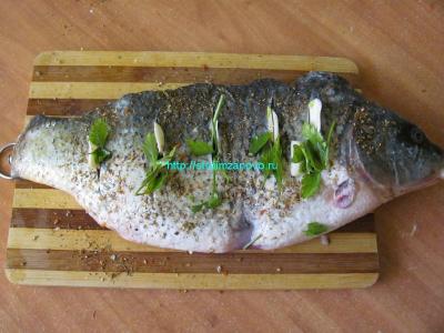 Запечённый карп, фаршированный гречневой кашей
Запечённый карп, фаршированный гречневой кашей